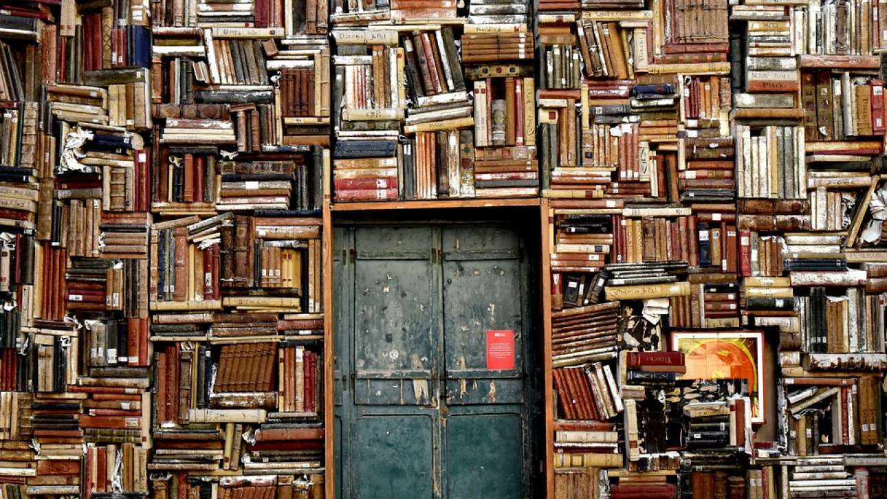 Bücherwand